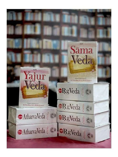 अ कम्पलीट सेट ऑफ़ आल फौर वेदाज़ इन संस्कृत-इंग्लिश एंड ट्रांसलीट्रीएशन  A Complete Set of All Four Vedas in Sanskrit-English and Transliteration (8 Vols) - Retail Maharaj