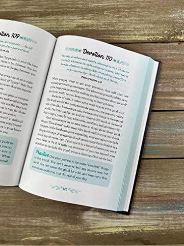 A Mindful Moment: 5-Minute Meditations and Devotions