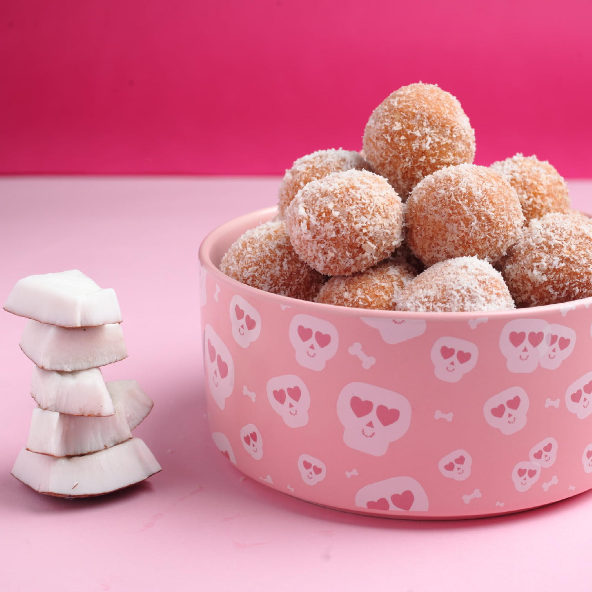The Barkery Book: Delicious DIY Treats for Your Dogs - Retail Maharaj