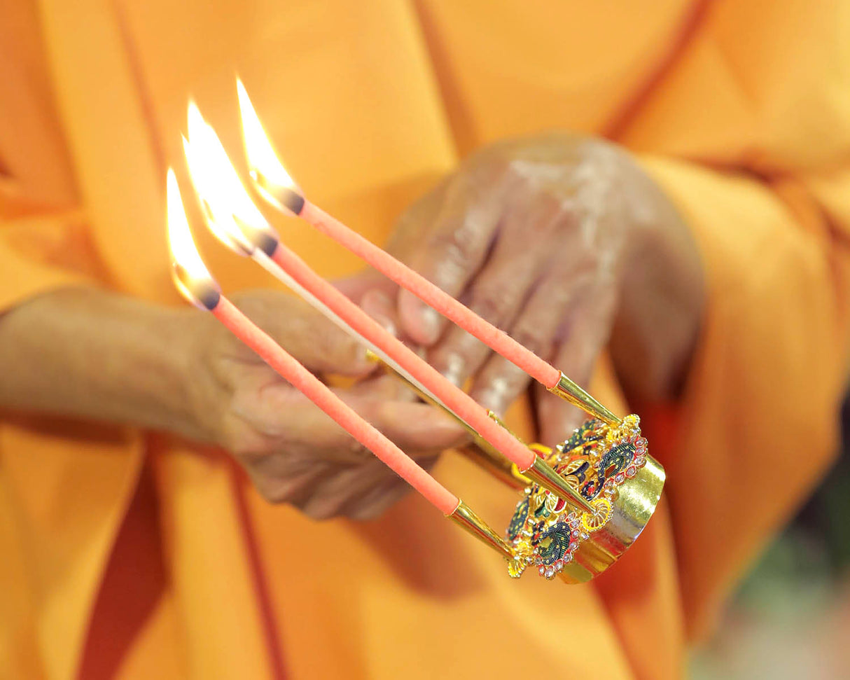 Pooja 5 Diya Aarti Metal Stand – Ornamental Diya for Spiritual Rituals - Retail Maharaj