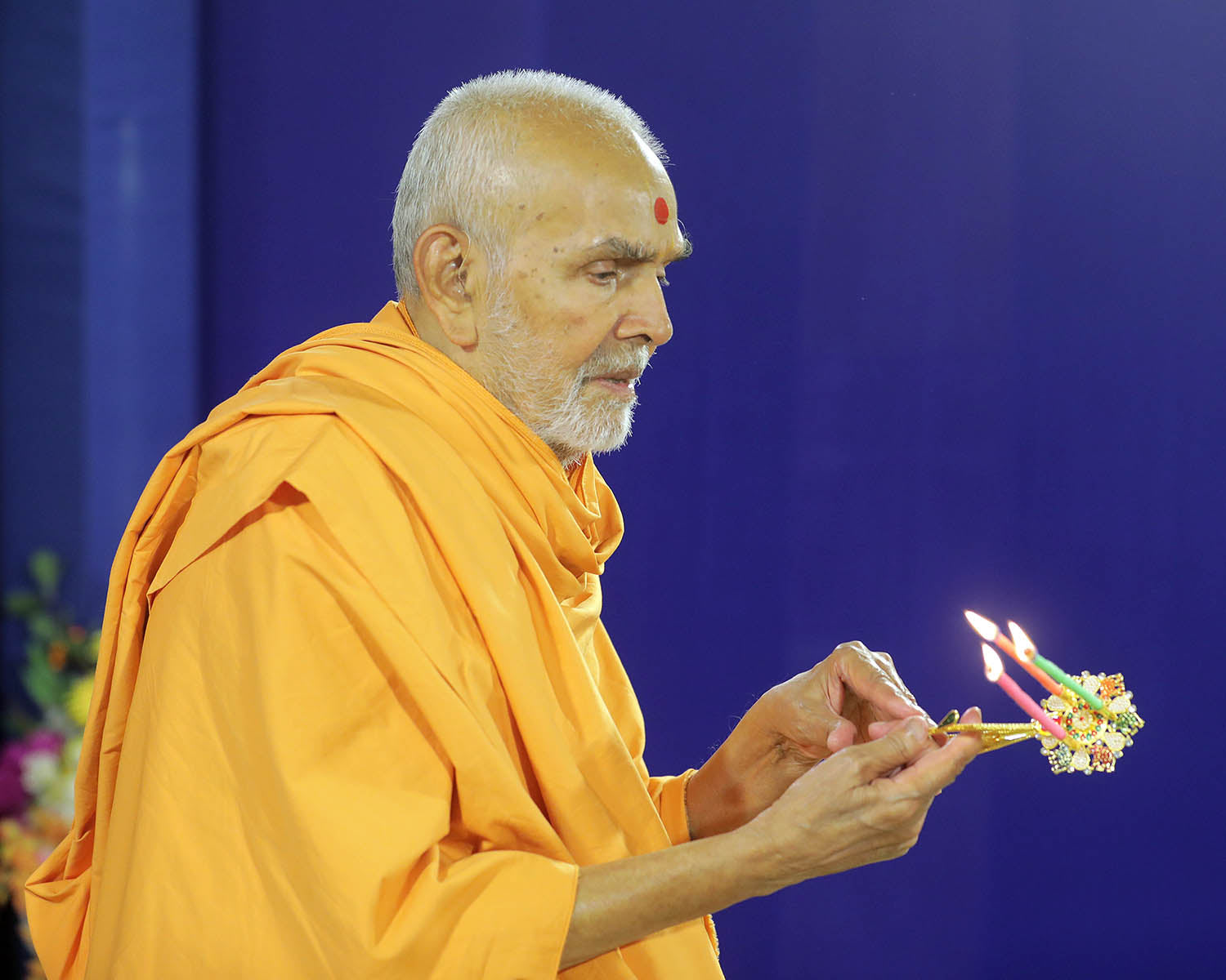 Pooja 3 Diya Aarti Metal Stand – Ornamental Diya for Rituals - Retail Maharaj