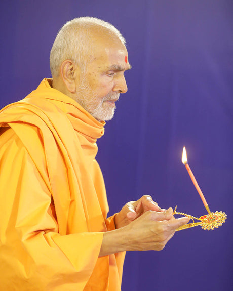 Pooja Diya Aarti Metal Stand – Diya for Wick Sticks with Ornate Design - Retail Maharaj