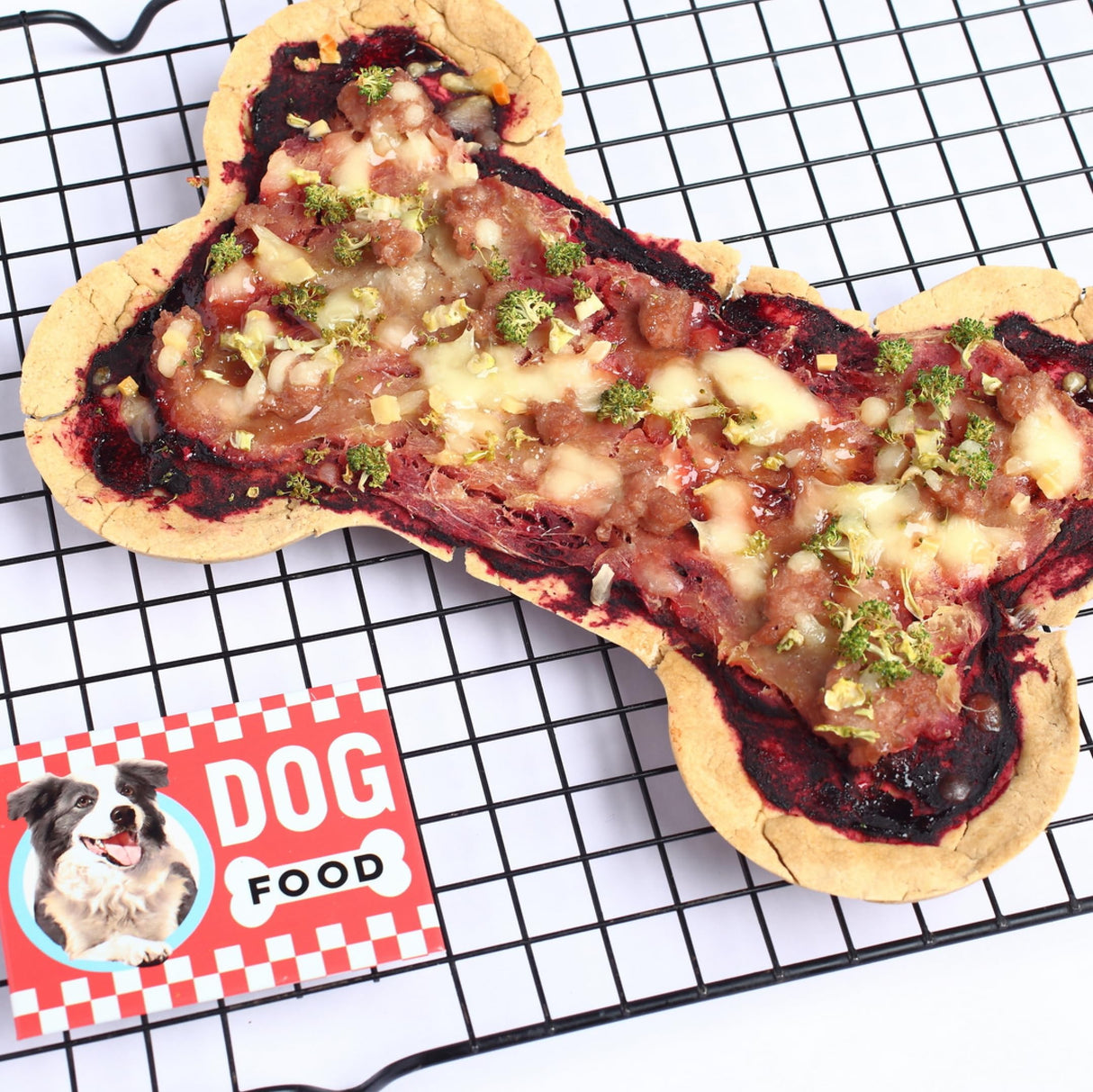 The Barkery Book: Delicious DIY Treats for Your Dogs - Retail Maharaj