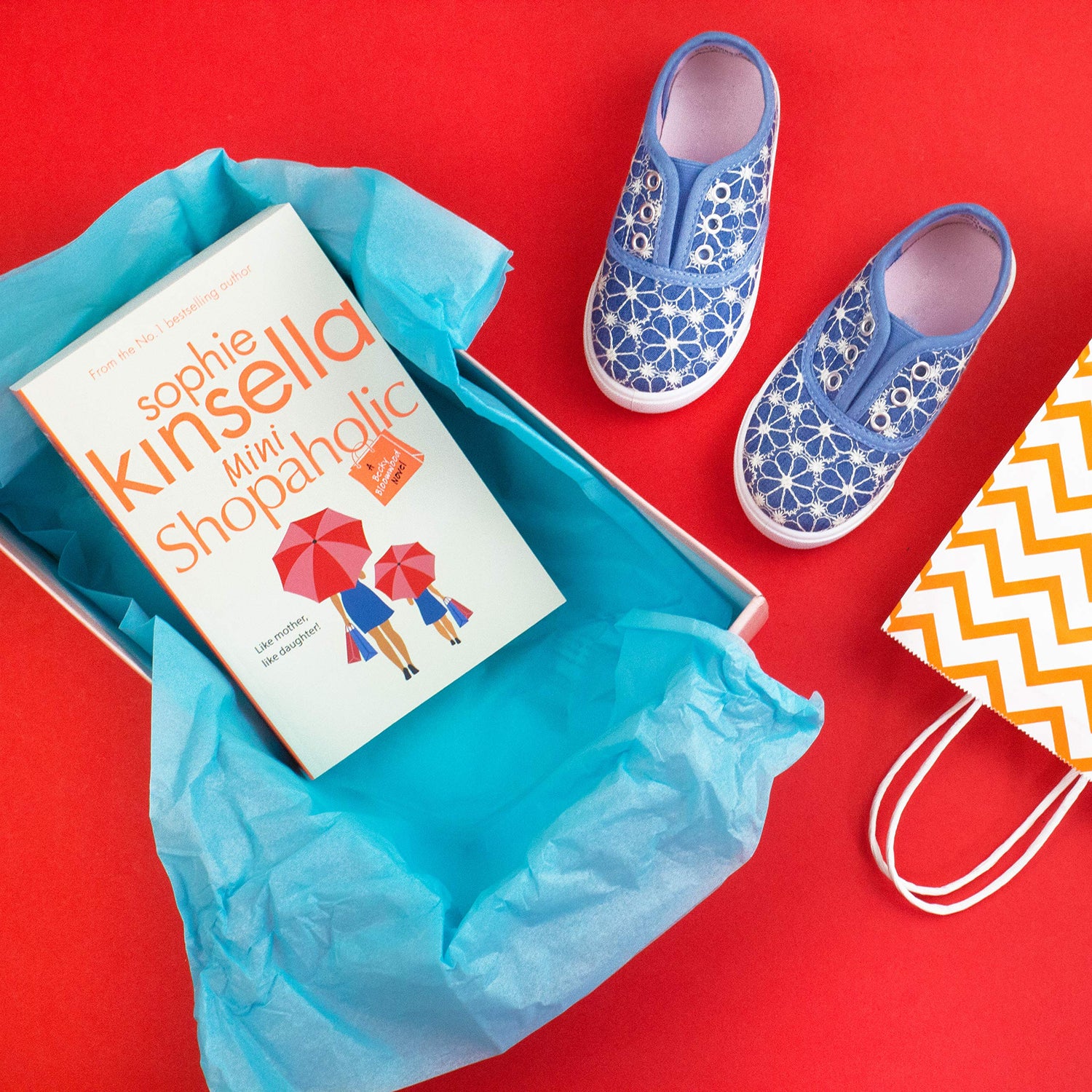 Mini Shopaholic: (Shopaholic Book 6)