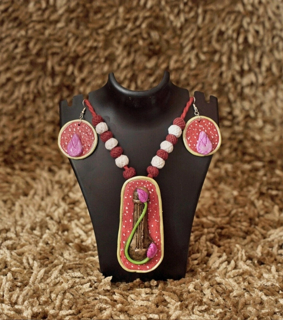 Shrutibindu Red – The Melody Woven Set | Handcrafted Veena Necklace & Earrings - Retail Maharaj