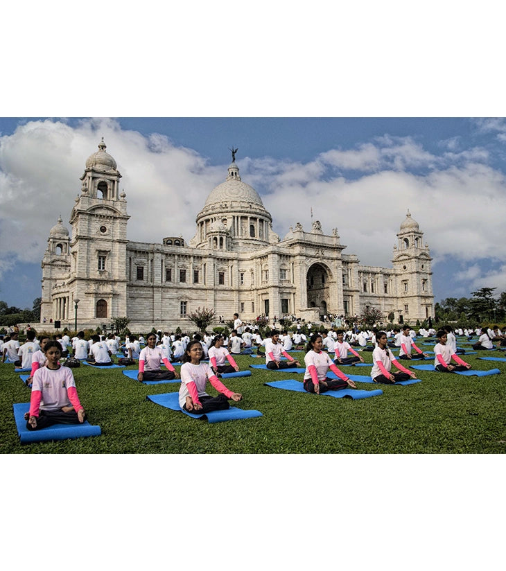 Harmony at the Queen’s Garden – Fine Art Photograph by Sayantan Sengupta - Retail Maharaj