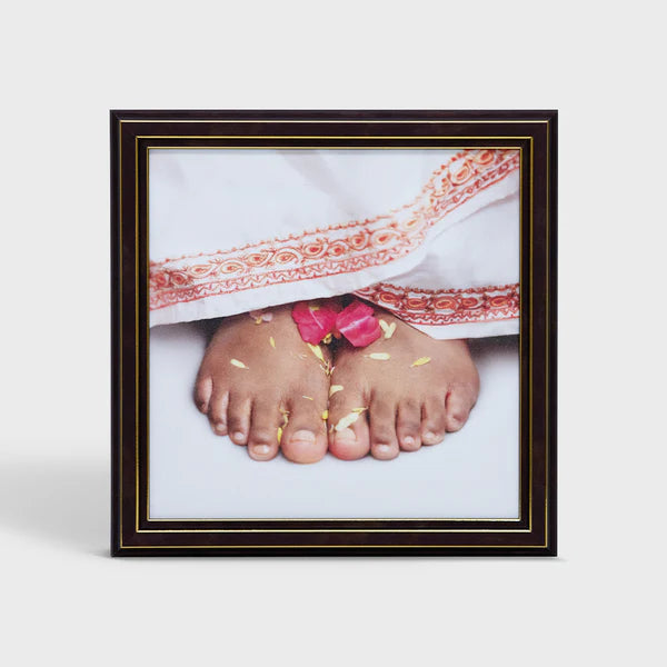 Photo Frame 9 x 9 inch (Sparkle) | Premium Frame featuring Gurudev Sri Sri Ravi Shankar - Retail Maharaj
