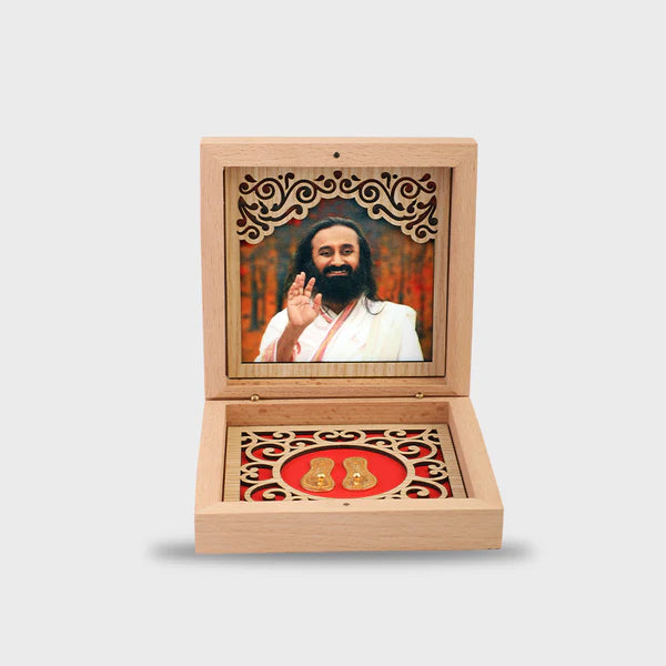 Gurudev Foldable Photo Frame with Paduka | Premium Frame featuring Gurudev Sri Sri Ravi Shankar - Retail Maharaj