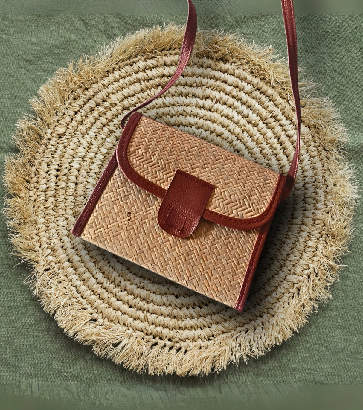 KaanaWeave Dhokra Sling Pouch – Handcrafted Brass ‘Lost-Wax’ Dokra Art Accessory (3 x 6.5 inch) | Tribal Metalwork Fashion Pouch - Retail Maharaj