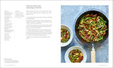 Mary Berry Cooks Up A Feast: Favourite Recipes for Occasions and Celebrations