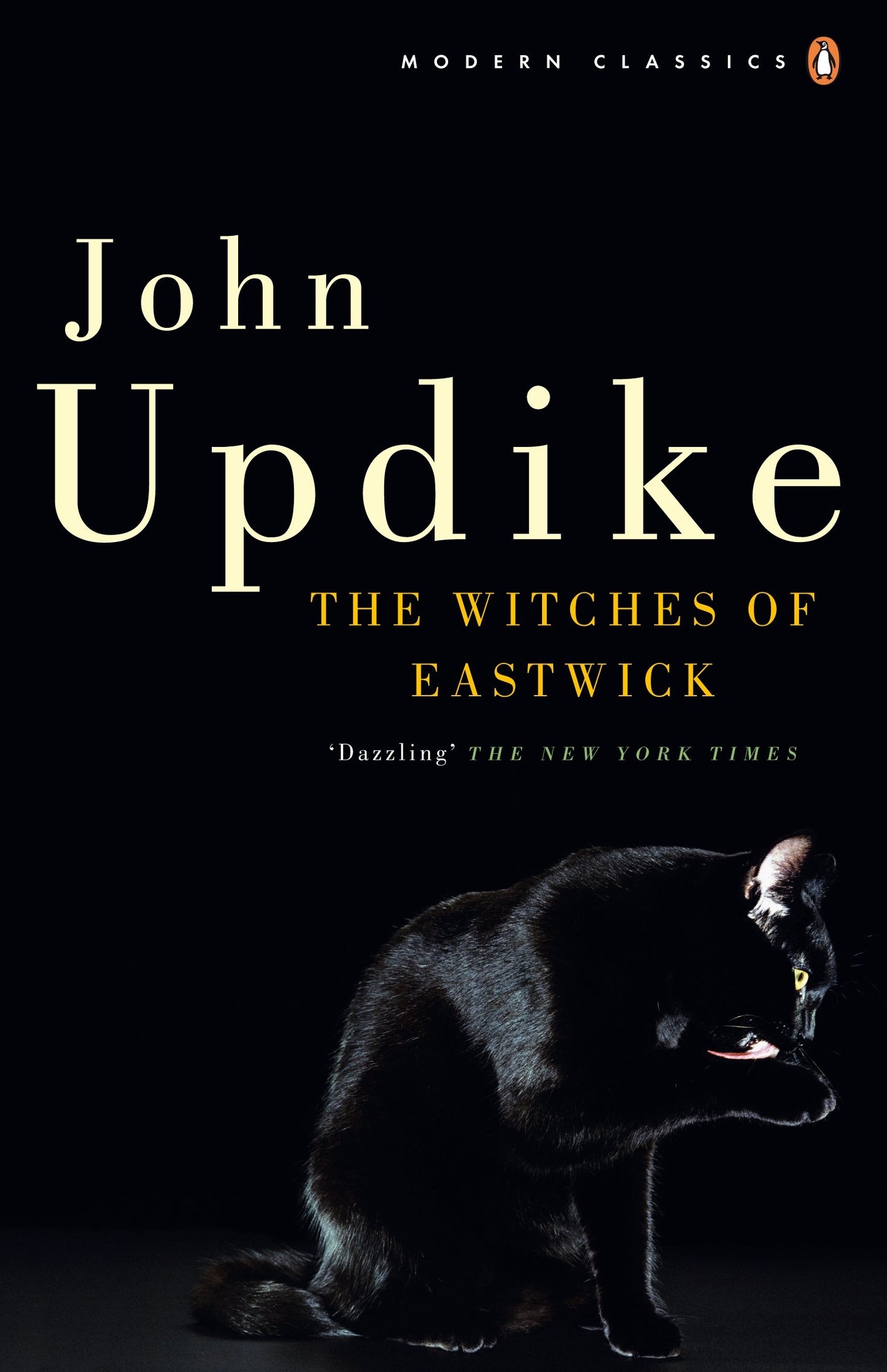 The Witches of Eastwick (Penguin Modern Classics) [Paperback] Updike, John