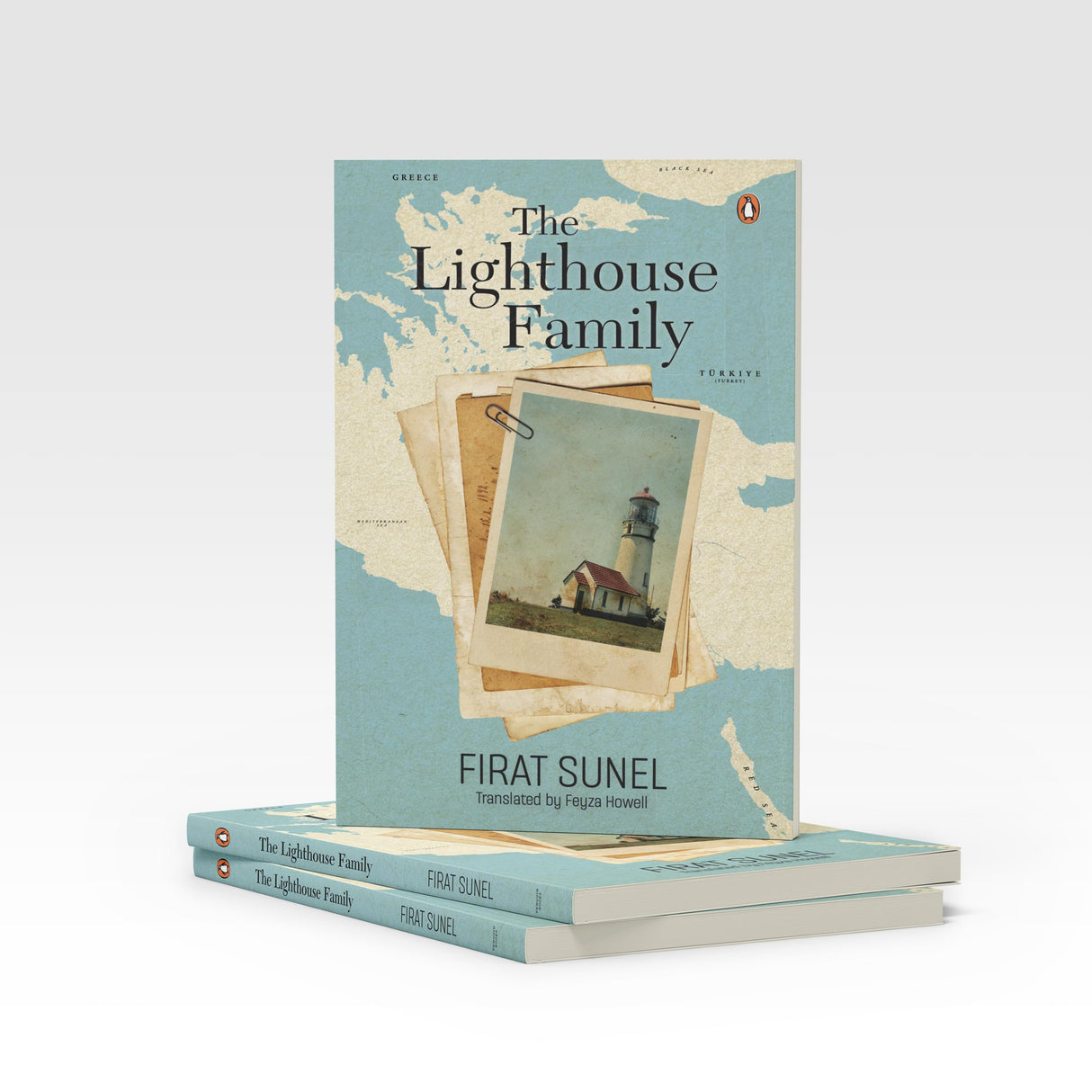 The Lighthouse Family: A Historical Novel on Intergenerational Trauma of World War II - Retail Maharaj