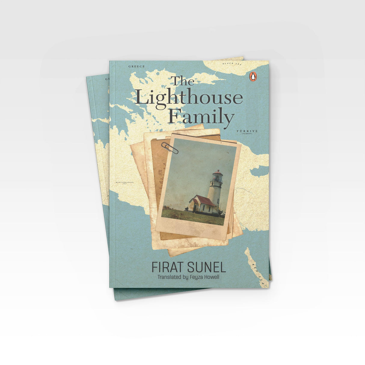 The Lighthouse Family: A Historical Novel on Intergenerational Trauma of World War II - Retail Maharaj