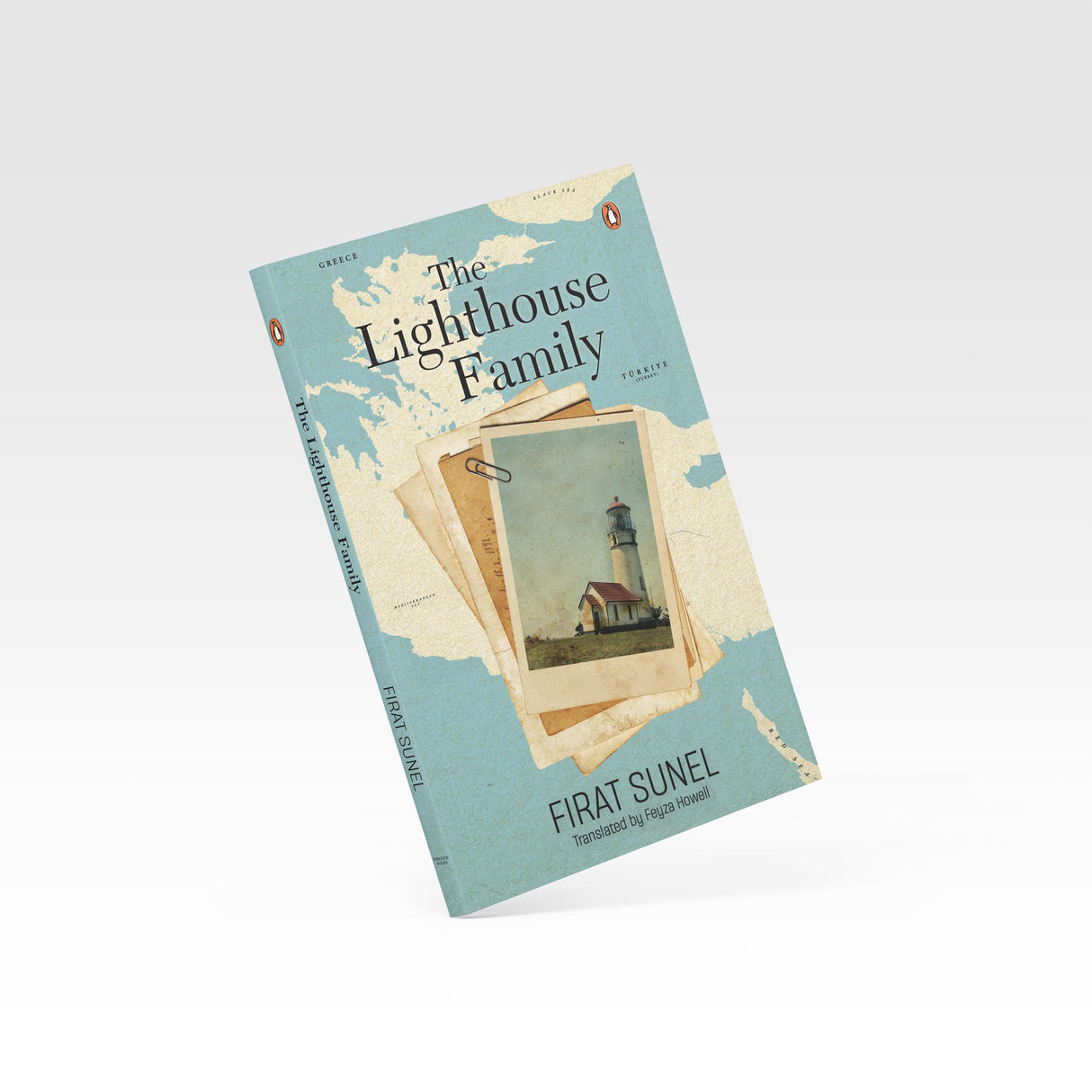 The Lighthouse Family: A Historical Novel on Intergenerational Trauma of World War II - Retail Maharaj