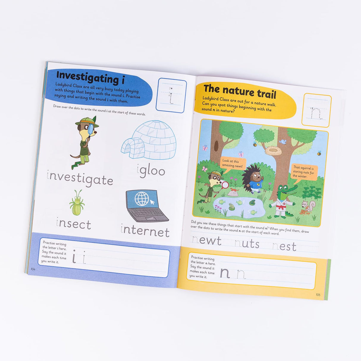 First Reading and Writing: A Learn With Ladybird 4 in 1 Activity Book - Pen Control, Letters, First Words and First Phonics - Practice Skills for School (3-5 Years)
