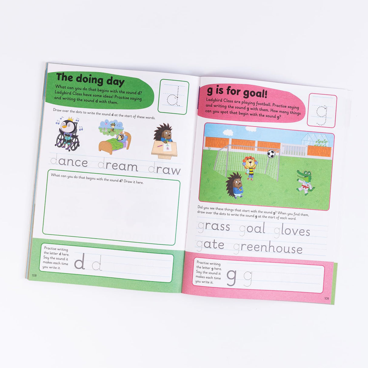 First Reading and Writing: A Learn With Ladybird 4 in 1 Activity Book - Pen Control, Letters, First Words and First Phonics - Practice Skills for School (3-5 Years)