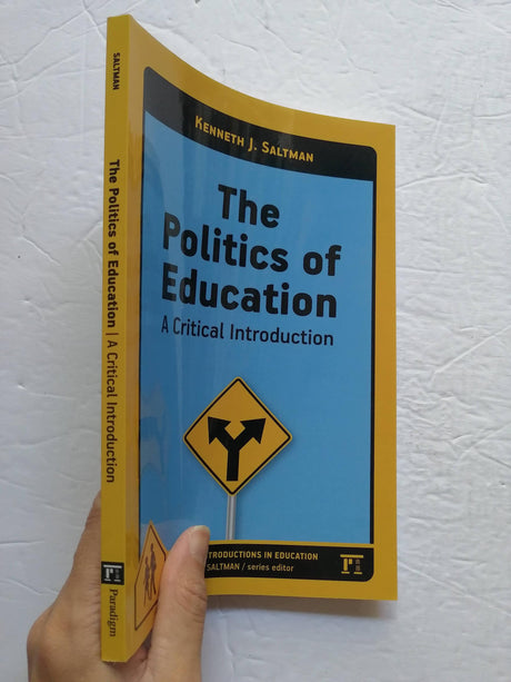 The Politics of Education: A Critical Introduction (Critical Introductions in Education) - Retail Maharaj