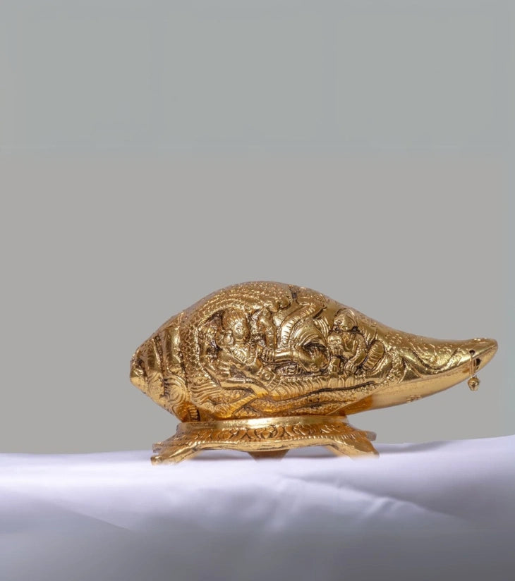 Conch with Divine Carvings in Antique Gold-Finish Alloy – Spiritual Decoration for Pooja Rooms & Festive Gifting