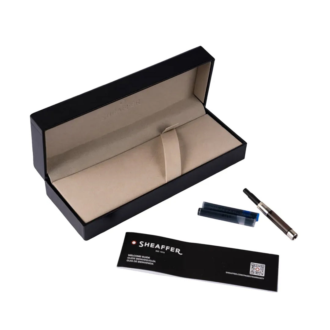 Sheaffer 300 Lacquer Fountain Pen Matte Green with Black Trim