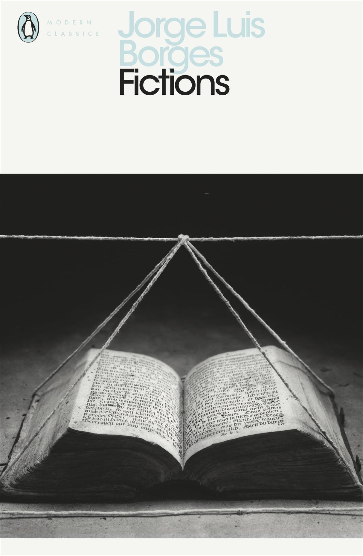 Fictions (Penguin Classics) [Paperback] Luis Borges, Jorge - Retail Maharaj