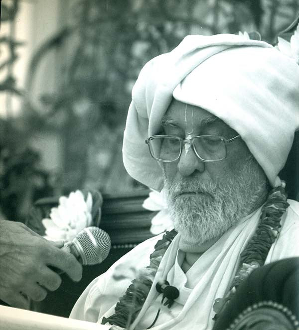 Beautiful Way of Life (Guidebook to The Path of Bhakti-Yoga) - Retail Maharaj